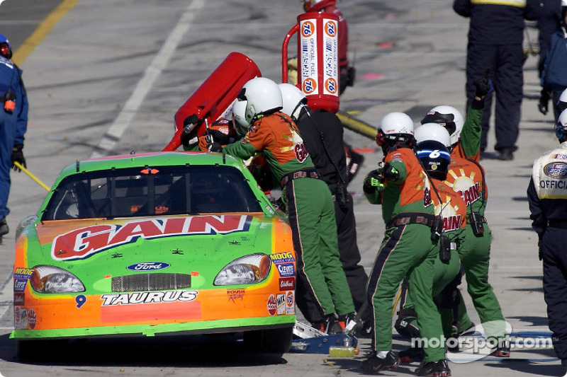 Arrêt au stand pour Jeff Burton