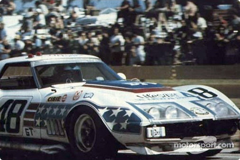 Dick Smothers et la Chevrolet Corvette du John Greenwood Racing