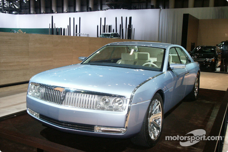 Lincoln Continental concept at New York International Auto Show ... Lincoln Continental concept at New York International Auto Show ...