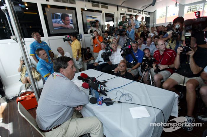 Anuncio de Fernando Alonso como el piloto de carreras de Renault F1 en 2003: Patrick Faure