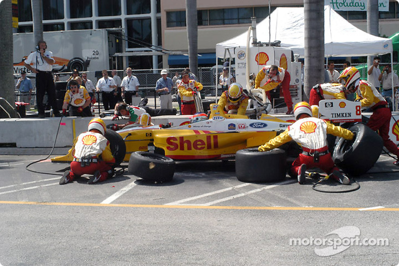 Arrêt au stand pour Jimmy Vasser