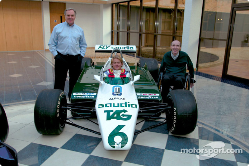 Nico Rosberg mit Patrick Head, Frank Williams und dem Williams FW08 von Keke Rosberg