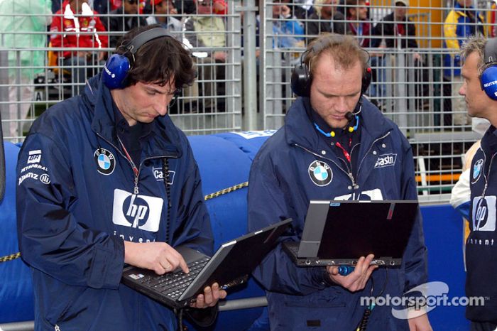 Ingenieros de Williams-BMW en la parrilla de salida