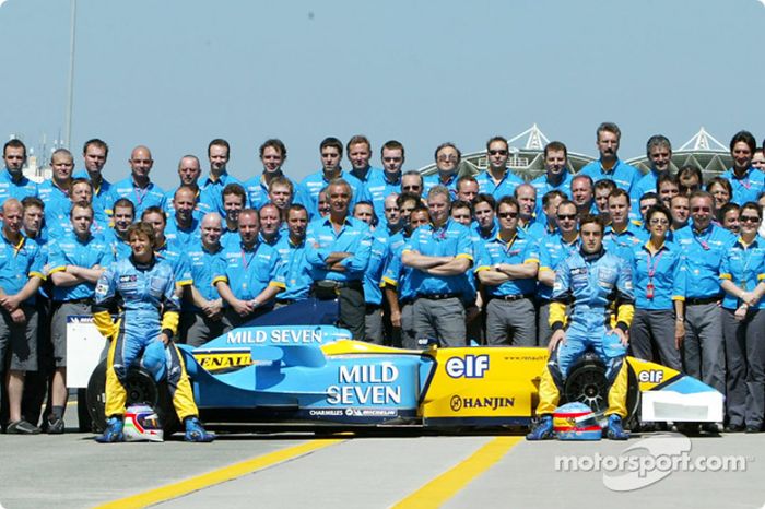 Foto de familia de Renault para la temporada 2003 (GP de Malasia 2003)