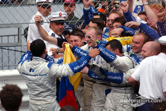 Ganador de la carrera Juan Pablo Montoya celebra