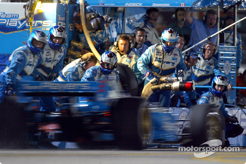 Arrêt au stand pour Paul Tracy