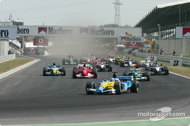 Start: Fernando Alonso, Renault, führt