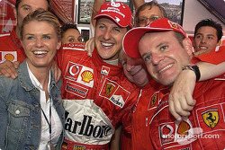 Yarış galibi Michael Schumacher celebrate ve eşi Corinna, Jean Todt ve Rubens Barrichello