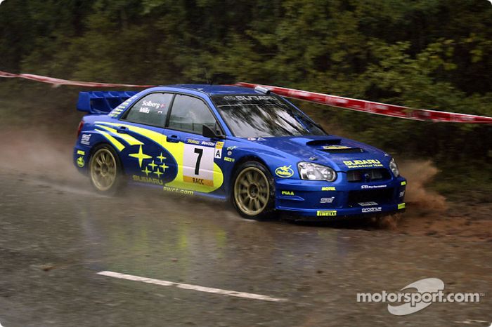 Petter Solberg, con un Subaru Impreza en el Rally de Catalunya 2003