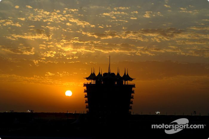 Atardecer en el circuito internacional de Bahrein
