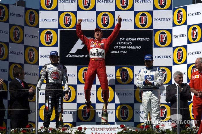 Podio: el ganador de la carrera Michael Schumacher con Jenson Button y Juan Pablo Montoya