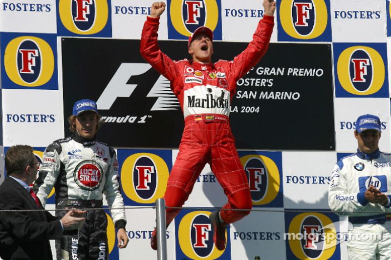 Podio: el ganador de la carrera Michael Schumacher con Jenson Button y Juan Pablo Montoya