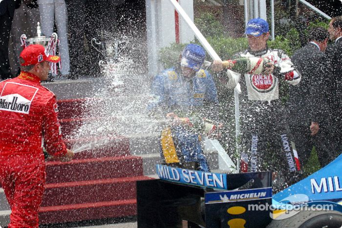 Podio: champagne para Jarno Trulli, Jenson Button y Rubens Barrichello
