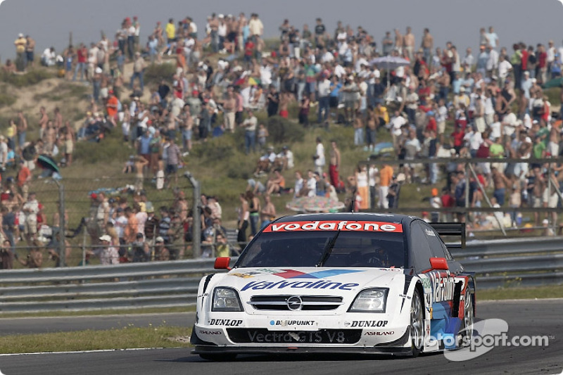 Peter Dumbreck met de Opel Vectra GTS V8