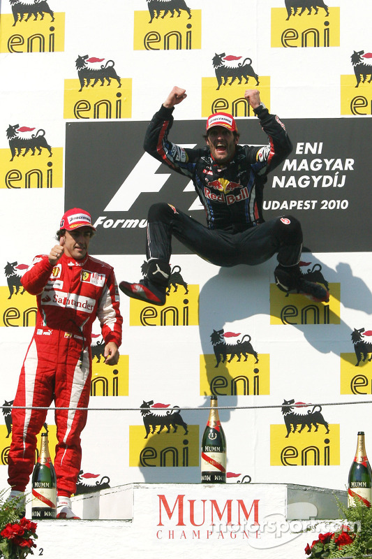 Podio:  ganador Mark Webber, Red Bull Racing