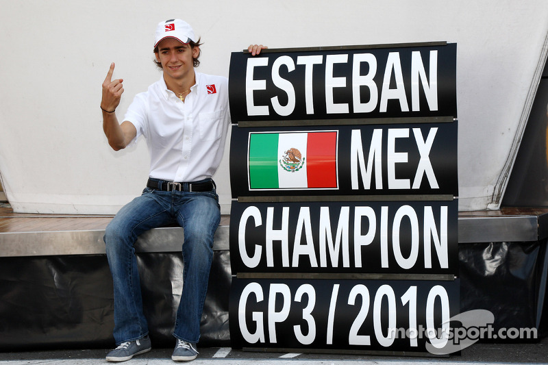 Esteban Gutiérrez celebra ganar el Campeonato de la GP3, con BMW Sauber F1 Team