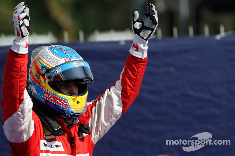 Race winner Fernando Alonso, Scuderia Ferrari celebrates