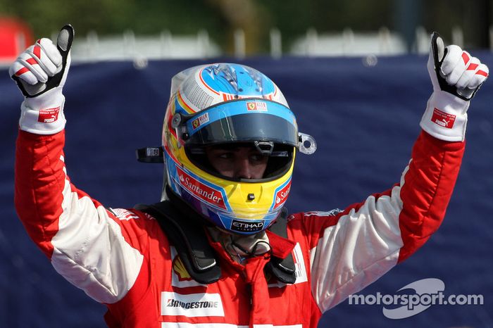 Ganador de la carrera Fernando Alonso, Scuderia Ferrari celebra
