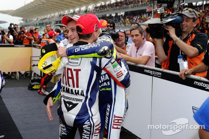 Ganador de la carrera Valentino Rossi, Fiat Yamaha Team y campeón de MotoGP 2010 Jorge Lorenzo, cele