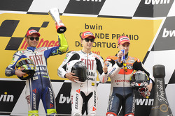 Podium: race winnaar Jorge Lorenzo, Fiat Yamaha Team, 2de Valentino Rossi, Fiat Yamaha Team, 3de And