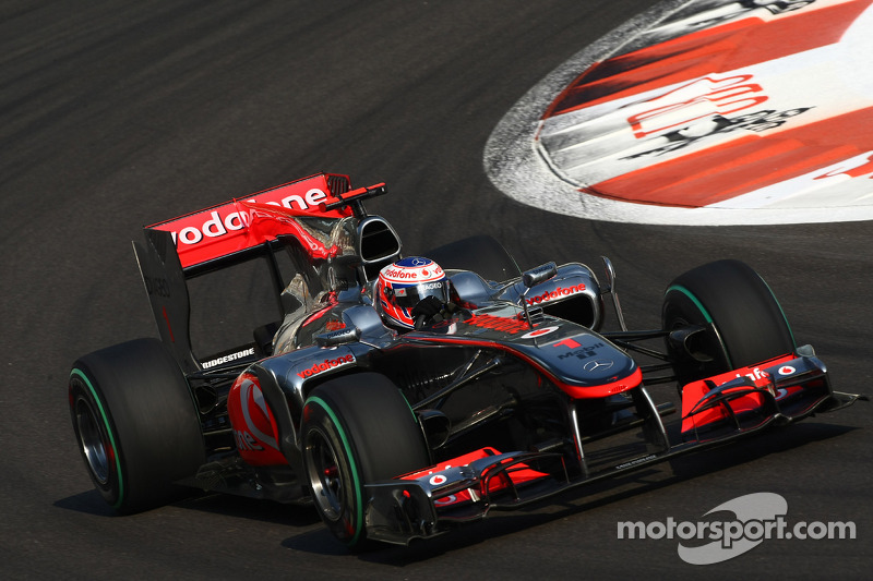 2010 - McLaren MP4-25: quinto lugar no Mundial de Pilotos, com 214 pontos