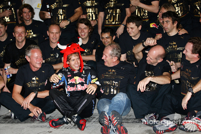 Los campeones de ese año, Vettel en pilotos y Red Bull en equipos