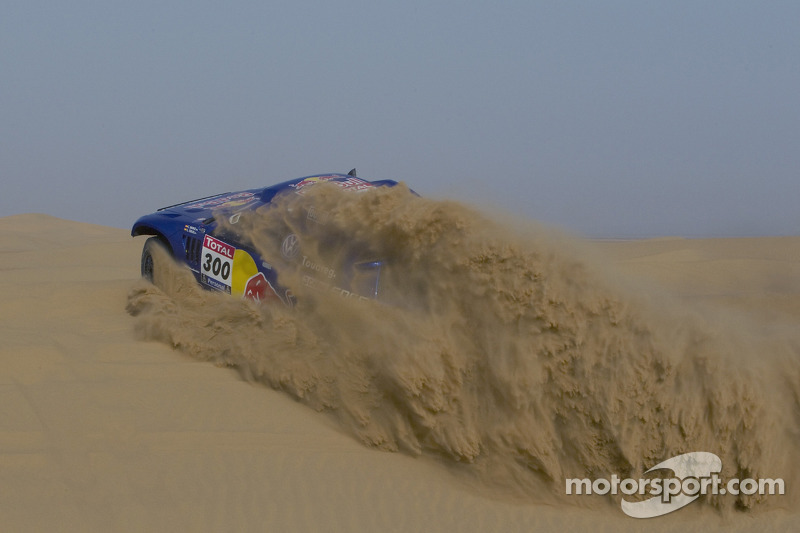 Volkswagen Motorsport: Carlos Sainz en Lucas Cruz Senra test de Volkswagen Race Touareg 3 in Marokko