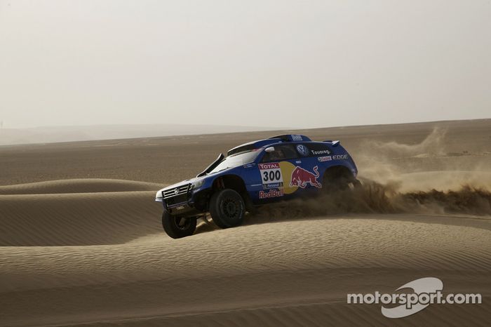 Volkswagen Motorsport: Carlos Sainz y Lucas Cruz Senra prueban el Wolkswagen Race Touareg 3 en Marruecos