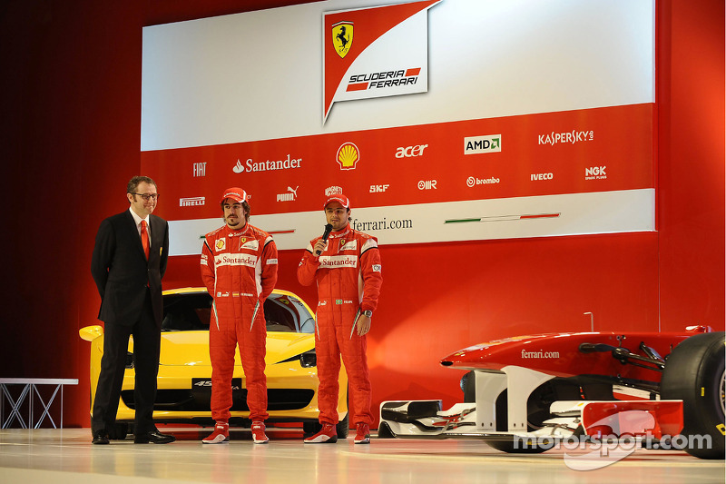 Stefano Domenicali, Fernando Alonso, Felipe Massa en la presentación del Ferrari F150