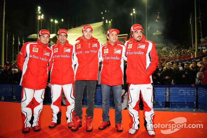 Giancarlo Fisichella, Marc Gene, piloto de pruebas Scuderia Ferrari, Jules Bianchi, piloto de prubas Scuderia Ferrari, Felipe Massa, Scuderia Ferrari yFernando Alonso, Scuderia Ferrari