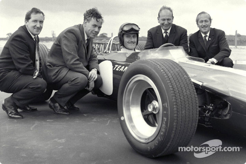 Lotus 49 Ford Rollout, Lotus Factory: Maurice Phillippe (Designer), Keith Duckworth (Engine Designer), Graham Hill (Driver), Mike Costin (Cosworth Engineer), Colin Chapman (Lotus Owner and Designer)