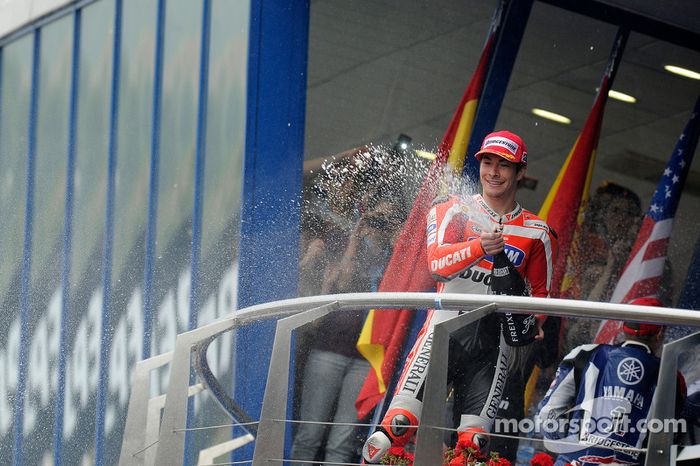 Nicky Hayden celebrando su tercer puesto