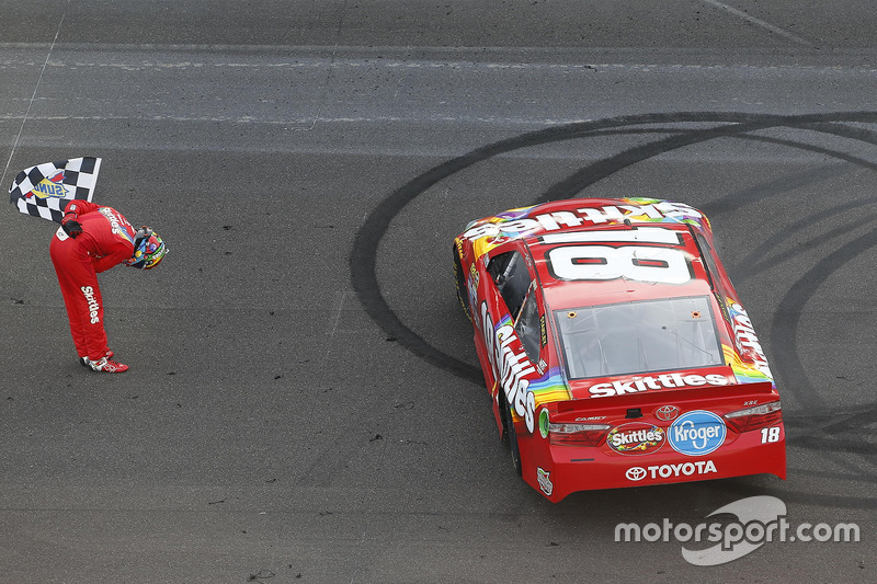 #3: Siegerfeier von Kyle Busch