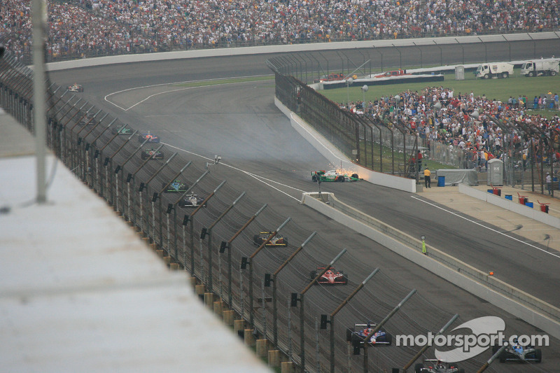 2007: Tony Kanaan crasht
