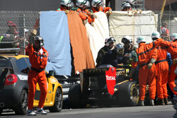 Авария Виталия Петрова, Lotus Renault F1 Team