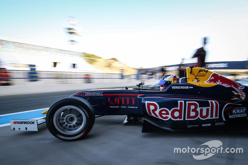 Hoeveel van de 40 races won Red Bull-junior Richard Verschoor dit jaar in de Formule 4-kampioenschappen van Noord Europa en Spanje gezamenlijk?
