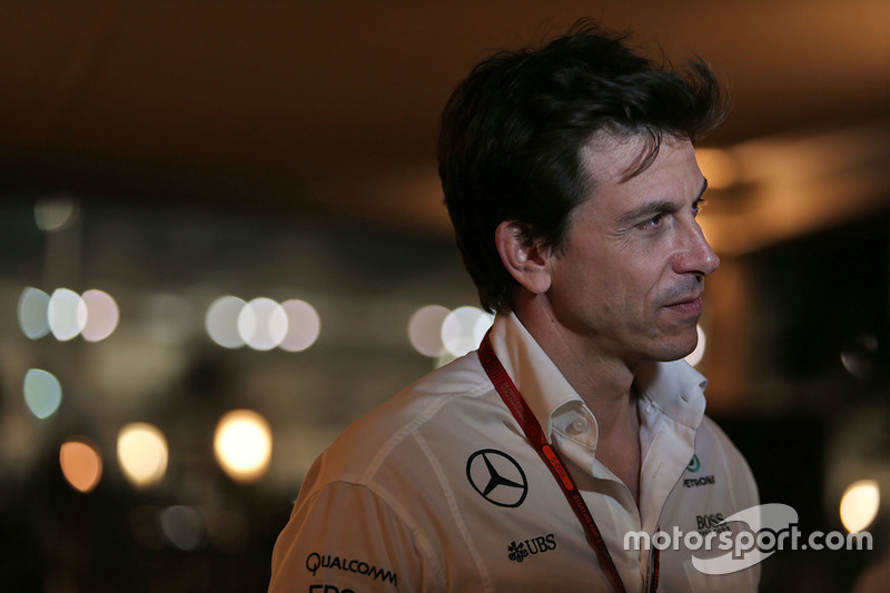 “Christian (Horner) teve a mesma ideia antes do final de semana e Lewis seguiu o pensamento dele, então talvez ele queira pilotar para a Red Bull!”