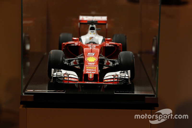 Une miniature Amalgam d'une Ferrari SF16-H