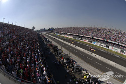 Start: Sébastien Bourdais takes the lead ahead of Bruno Junqueira