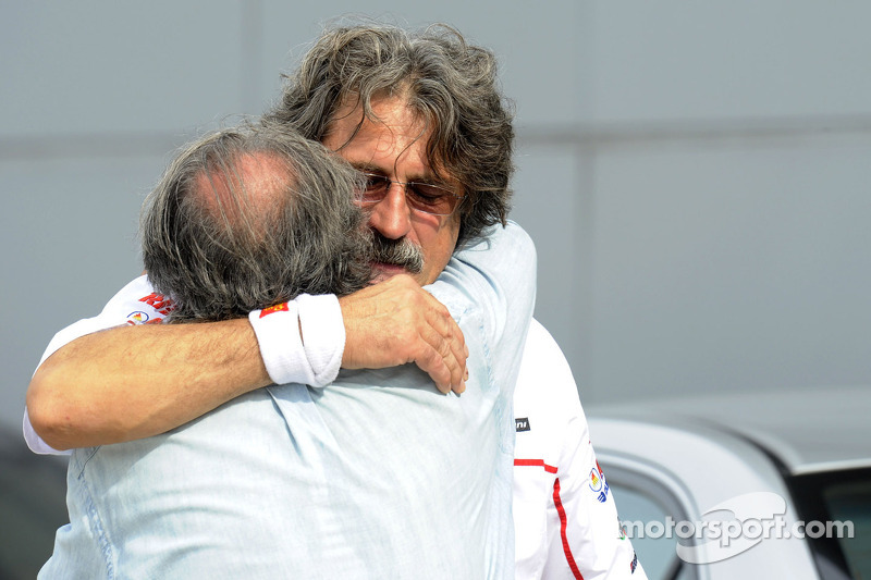 Padre de Simoncelli reacciona a la noticia del fallecimiento de su hijo