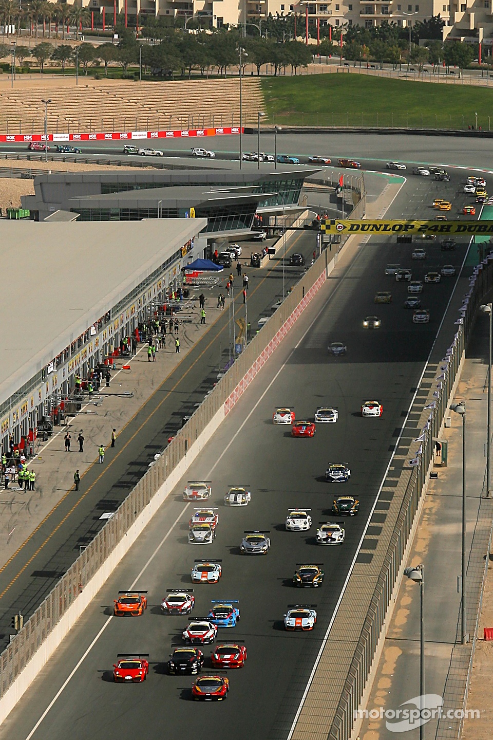 Start #12 AUH Motorsports/FF Corse Ferrari 458 Italia GT3: Leon Price, Rob Barff, Jordan Grogor, Charlie Hollings leads