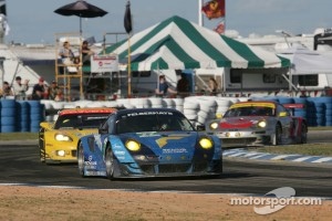 #77 Team Felbermayr-Proton Porsche 911 RSR: Marc Lieb, Richard Lietz, Patrick Pilet