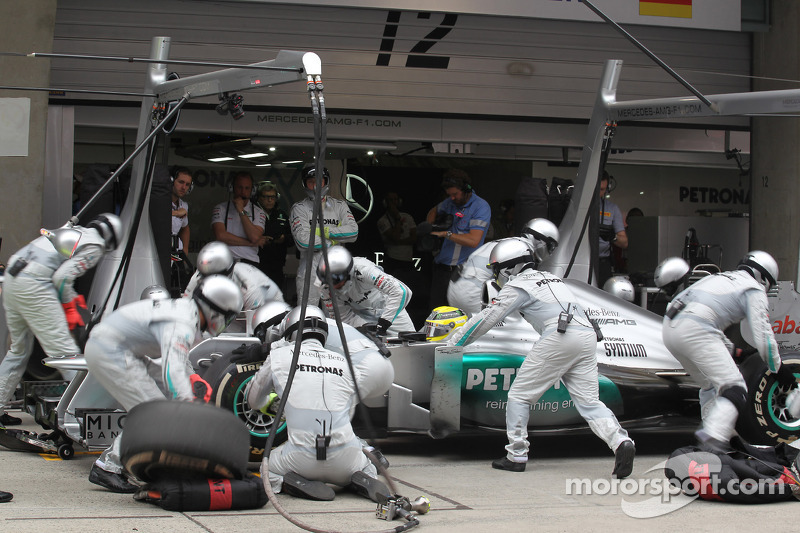 Nico Rosberg, Mercedes AMG Petronas pit stop