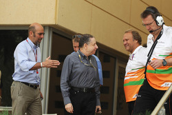 Norman Howell, FIA Direktör, Communications ve Jean Todt, FIA başkanı ve Robert Fearnley, Sahara For