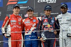 Podium: Alex Lynn, Jack Harvey Carlos Sainz Jr. en Duvashen Padayachee