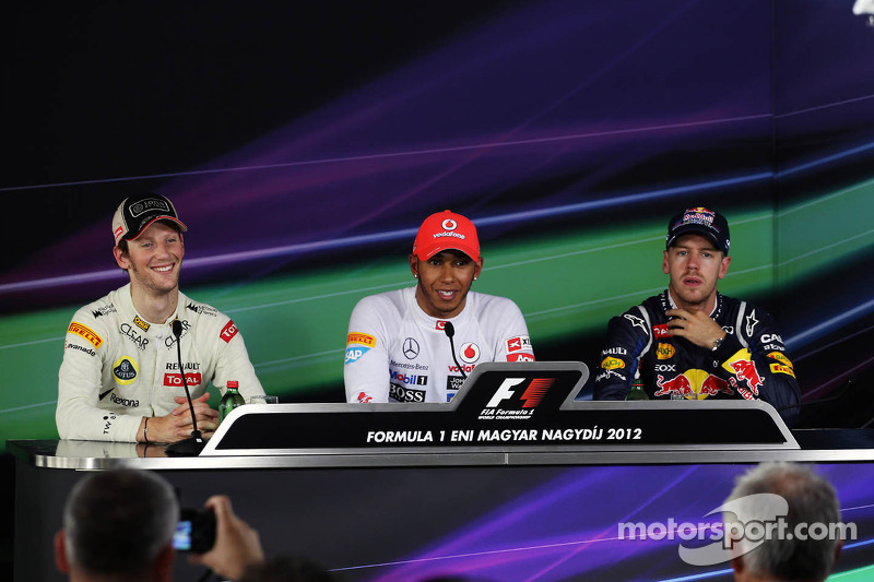 pole para Lewis Hamilton, McLaren Mercedes, segundo Romain Grosjean, Lotus Renault F1 Team y tercero Sebastian Vettel, Red Bull Racing