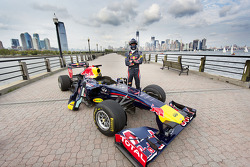 David Coulthard pilote la Red Bull F1 à New York