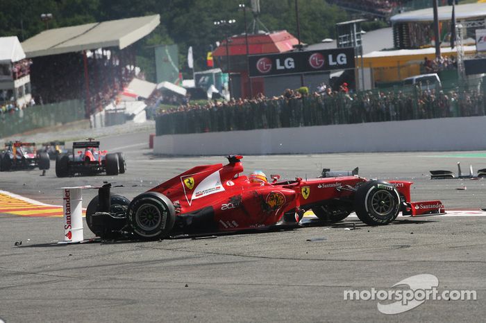 Fernando Alonso - 7 abandonos en la primera vuelta