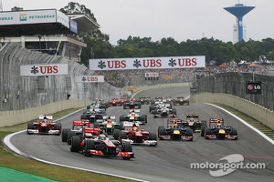 Lewis Hamilton, McLaren leads at the start of the race