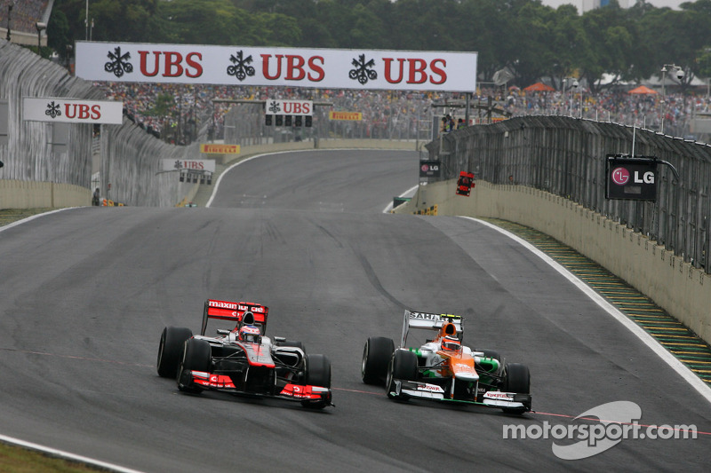 Дженсон Баттон (McLaren Mercedes) і Ніко Хюлькенберг (Force India)